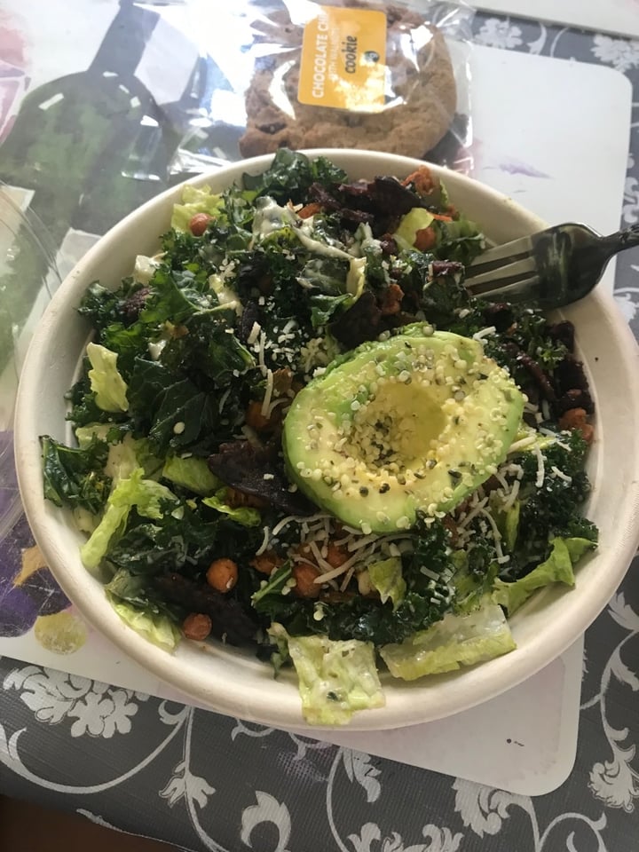 photo of Veggie Grill Savory Kale Caesar Salad shared by @nikkileighh on  31 Mar 2020 - review