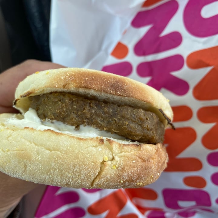review photo of Dunkin' Donuts Beyond Sausage English Muffin shared by @veganaiolilife on 01 Jun 2020 - review