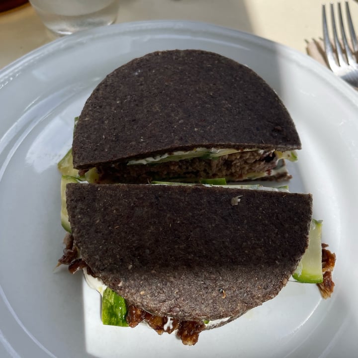 review photo of Écru Sandwich Raw with Burgerpattie and Tsatziki shared by @aurorella on 30 Apr 2022 - review