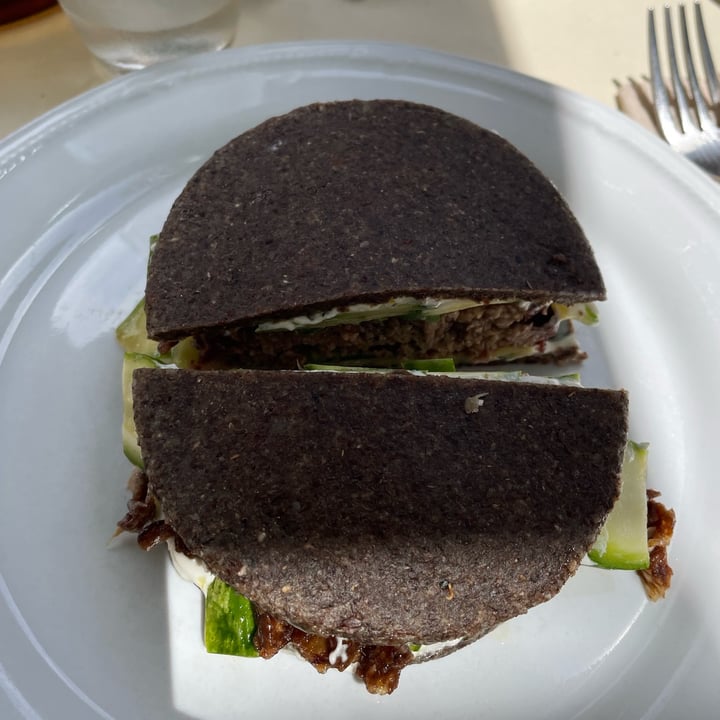 photo of Écru Sandwich Raw with Burgerpattie and Tsatziki shared by @aurorella on  30 Apr 2022 - review