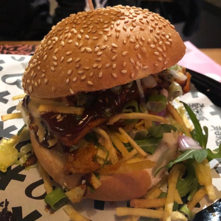 photo of Vegan Junk Food Bar Heppi ribs burger shared by @vegskinny on  19 Jan 2022 - review