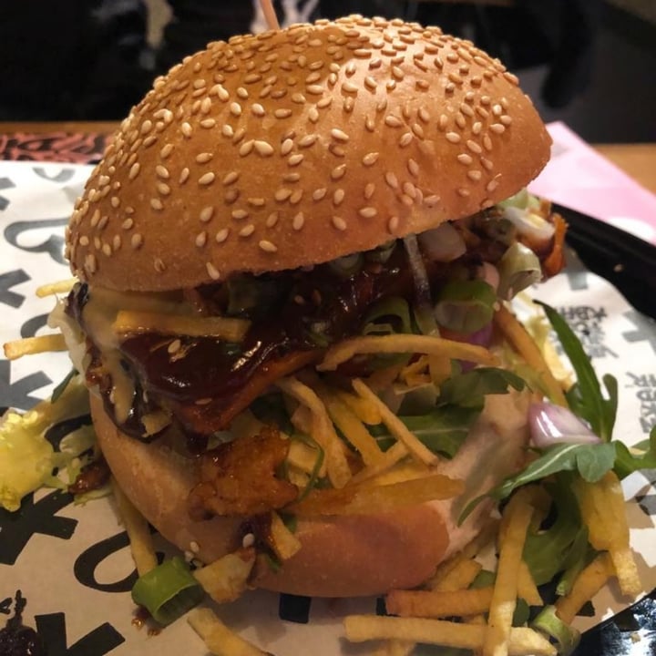review photo of Vegan Junk Food Bar Heppi ribs burger shared by @vegskinny on 19 Jan 2022 - review