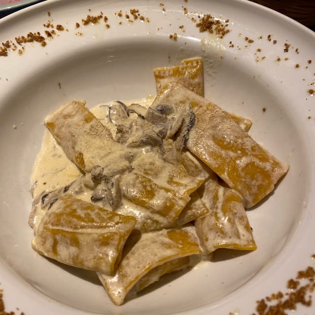 菜肴“Plin alla zucca con funghi shiitake”的照片