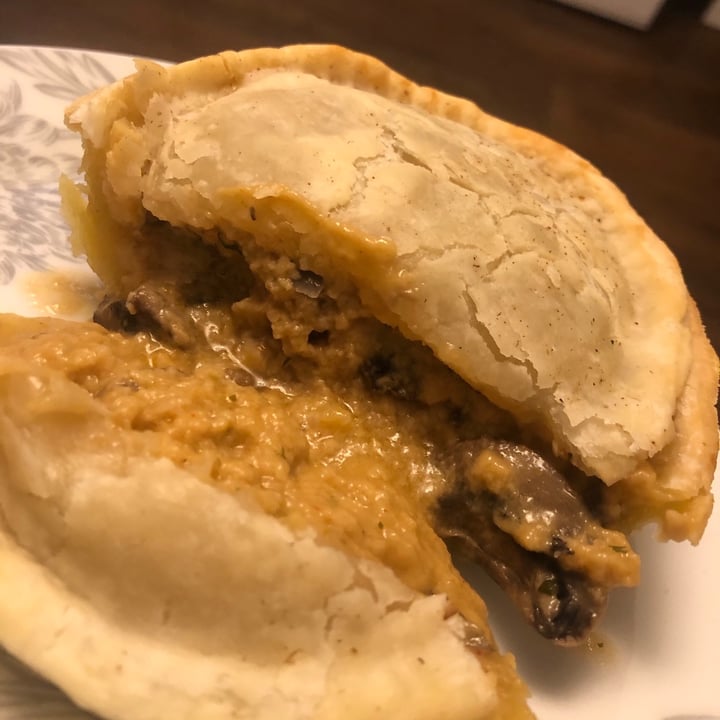 photo of Young Vegans Pie Shop Mushroom Stroganoff Pie shared by @rhiannondiamxnd on  14 Mar 2021 - review