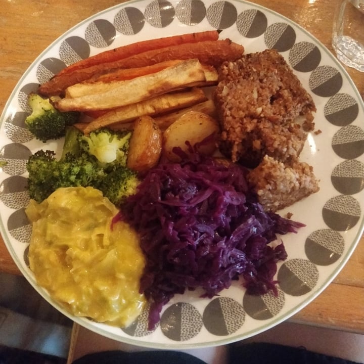 photo of Mad Cucumber Nutroast shared by @ecofriendlyvegangeek on  28 Oct 2021 - review