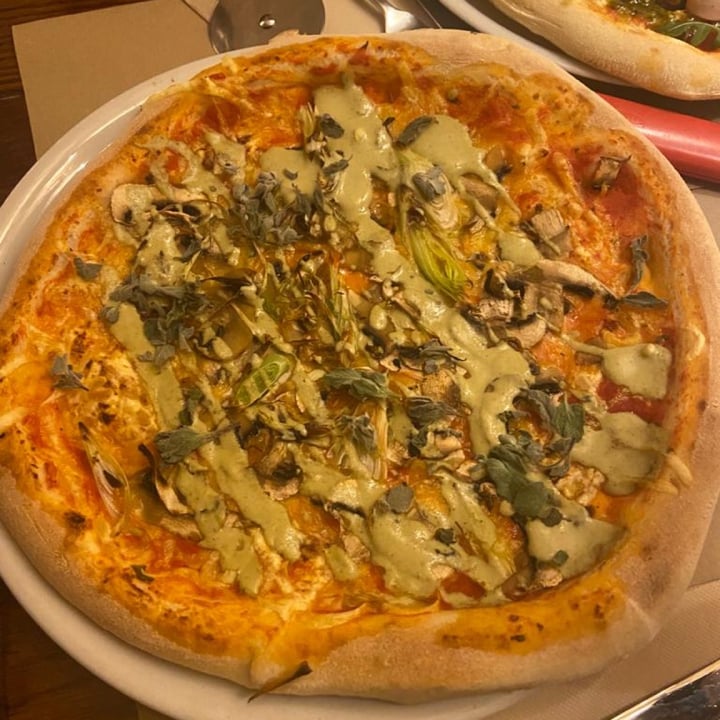 photo of Pizzi & Dixie Pizza Con Salsa De Pistacho shared by @estherfe on  07 Nov 2021 - review