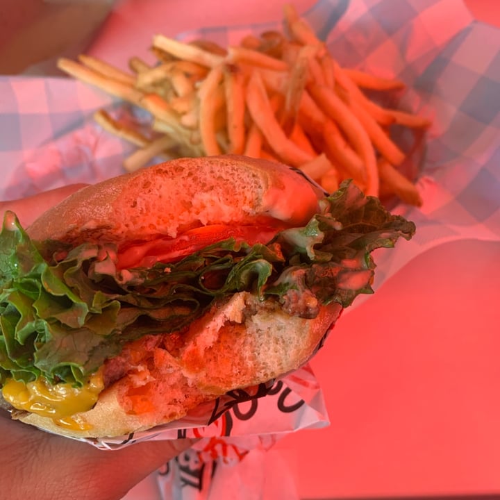 photo of Monty's Good Burger Single Burger shared by @vegancheese on  23 Oct 2021 - review