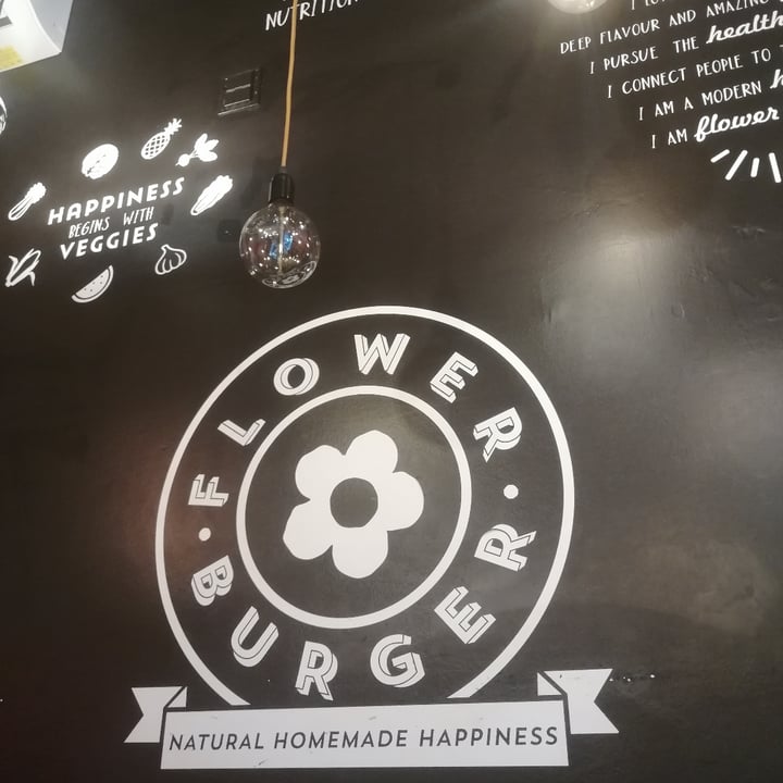photo of Flower Burger Jungle burger shared by @cadodi on  01 Nov 2022 - review