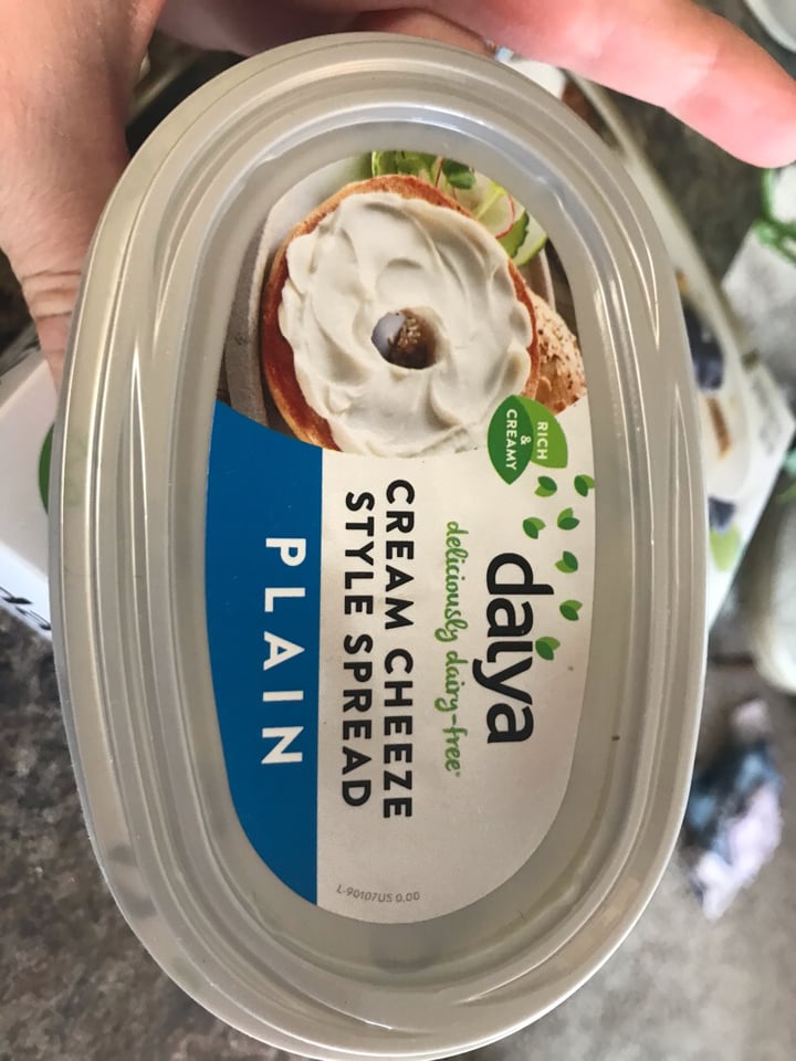 photo of Daiya Plain Cream Cheeze Style Spread shared by @taylortots on  23 Nov 2018 - review