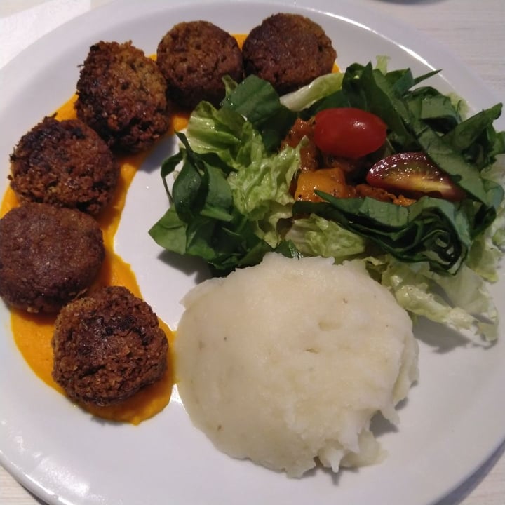 review photo of Vica (Delivery Only) Plato de falafel shared by @veromacek on 03 Oct 2019 - review