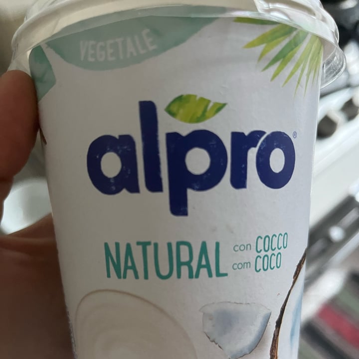 photo of Alpro Natural Con Coco Yogurt shared by @serenadeglialberi on  05 Apr 2022 - review