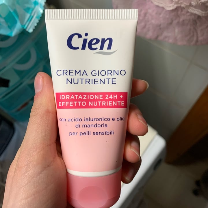 photo of Cien Crema Giorno Nutriente shared by @veglitch on  11 Apr 2022 - review