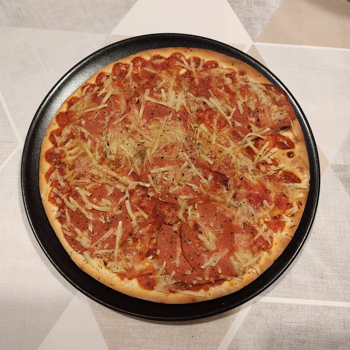 photo of Vemondo Pizza de salami shared by @elenavarrop on  04 Feb 2022 - review