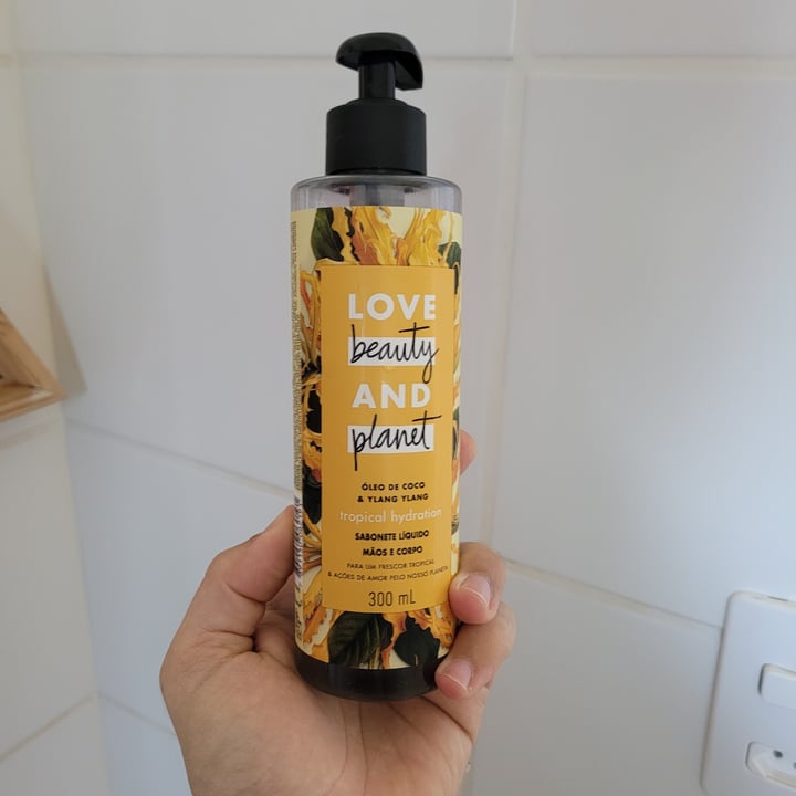 photo of Love Beauty and Planet Aceite de coco y ylang Ylang Body Wash shared by @joaotgatto on  06 Jun 2022 - review