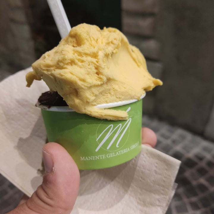 photo of Manente Gelateria Sirolo Gelato sassi neri e mango shared by @andre82 on  01 Aug 2022 - review