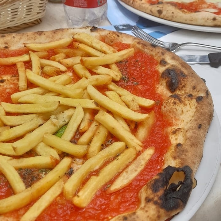 photo of Pizzeria Dal Presidente Marinara con patatine fritte shared by @simonaballini01 on  20 Jun 2022 - review