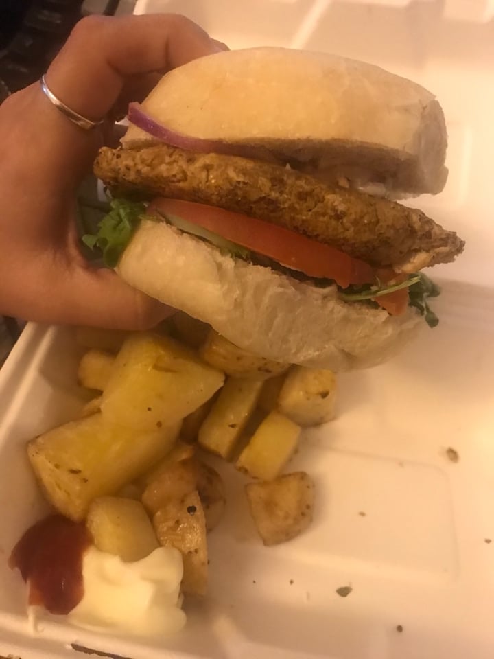 photo of Estilo Veggie Hamburguesa Génesis shared by @noemariel on  21 Dec 2019 - review