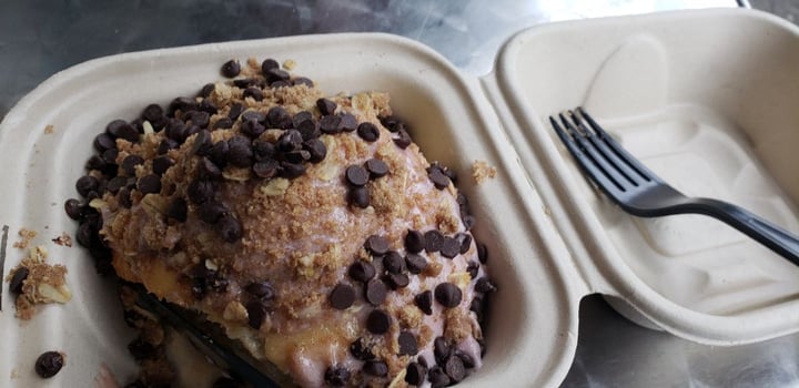 photo of Cinnaholic (Permanently Closed) Cinnamon Roll shared by @louisr on  16 Dec 2018 - review