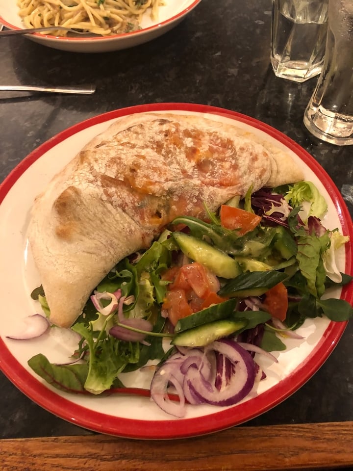 photo of Frankie & Benny's Calzone Vegano shared by @hollierebeccsx on  05 Mar 2020 - review