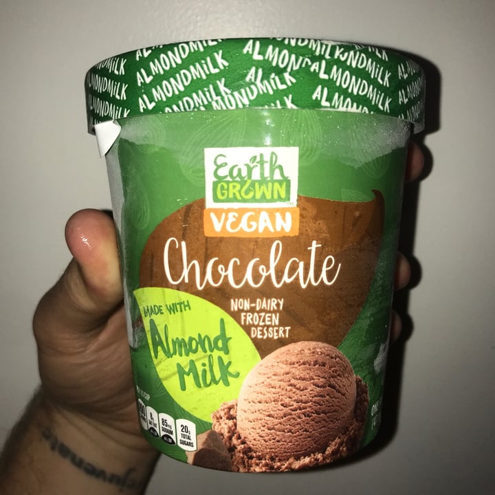 photo of Earth Grown Chocolate Non Dairy Frozen Dessert with Almond Milk shared by @dominionandchill on  26 Jun 2020 - review
