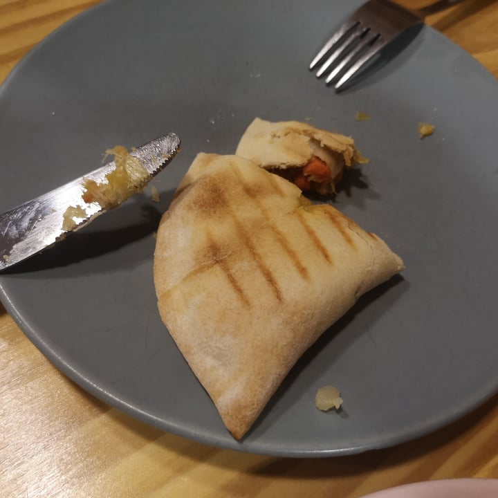 photo of Bohemian Lane Pastelería Vegana Empanadilla vegetal shared by @espargatus on  08 Nov 2022 - review