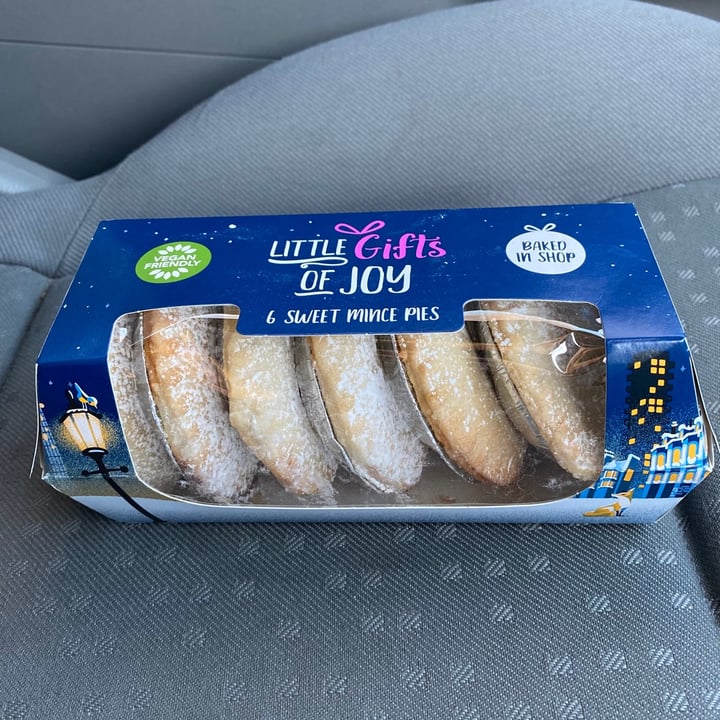 photo of Greggs Mince Pies shared by @meganthevegetable on  25 Nov 2020 - review