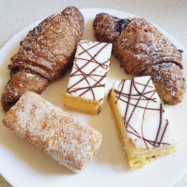 photo of Honey's Bakehouse Assorted Pastries shared by @amxnda on  23 Jun 2019 - review