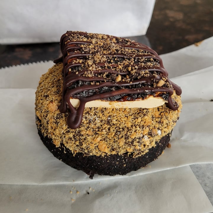 photo of Beacon Doughnuts Fireplace Smore shared by @yourfriendjen on  24 Dec 2021 - review