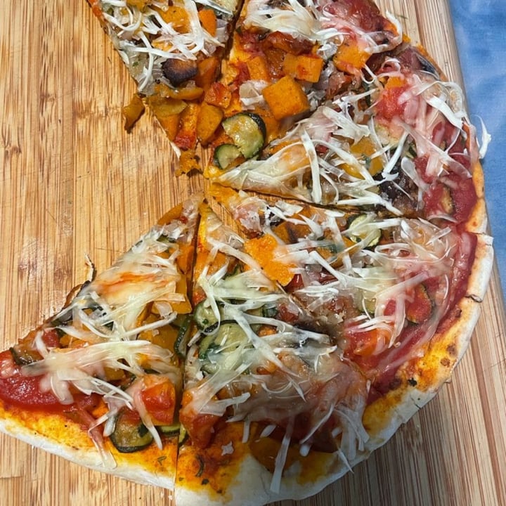 photo of Woolworths Food Stone baked Thin And Crispy Roast Vegetable Pizza shared by @lor on  16 Jun 2021 - review