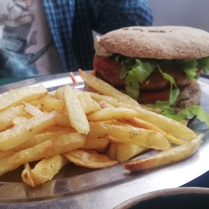 review photo of Veg & Soul Hamburguesa De Garbanzos shared by @dianareed on 22 Feb 2021 - review