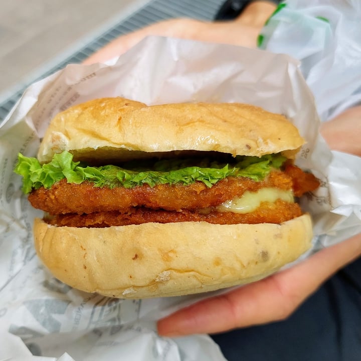 photo of nomVnom Xpress Crispy FIsh Wasabi Burger shared by @windgal on  19 May 2022 - review