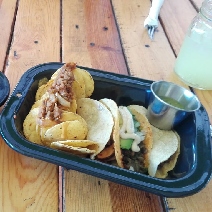 photo of VeganMunch Tacos Veganos shared by @sandymediina on  01 Aug 2020 - review