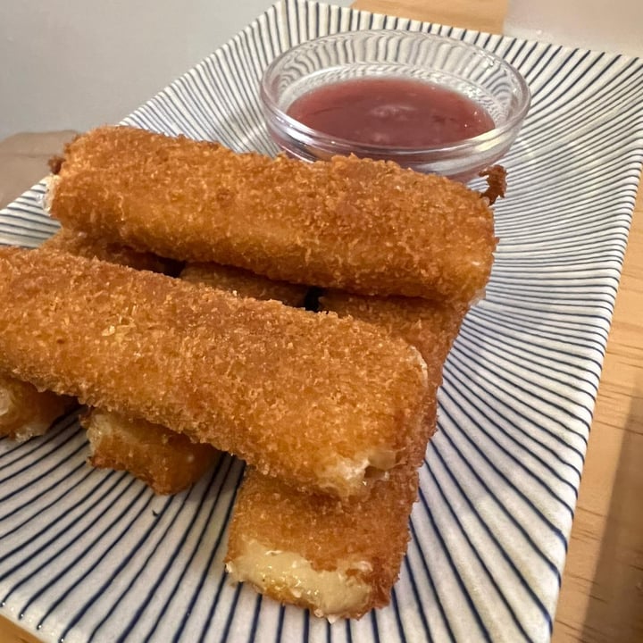review photo of La Vegana Palitos de Queso Frito shared by @heiru on 30 Mar 2022 - review