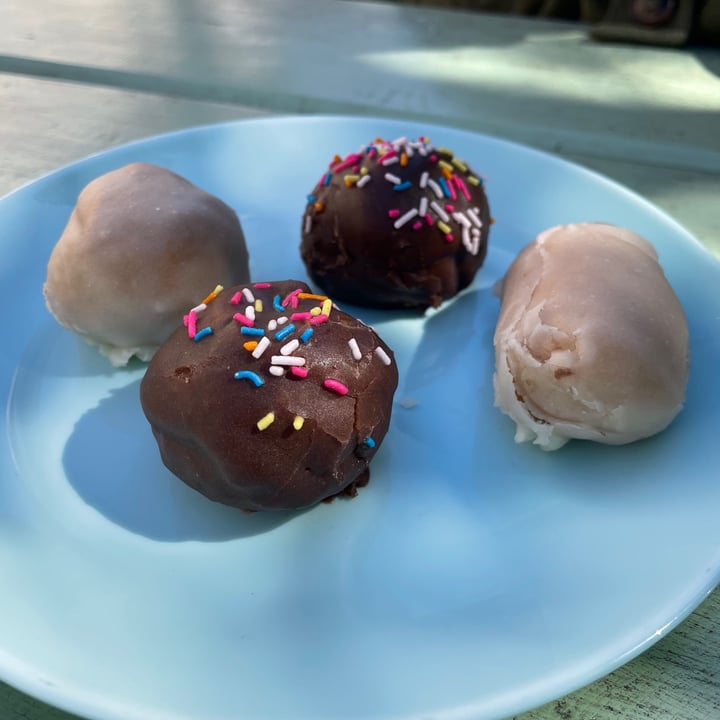 photo of Grumpy & Runt | Little Deli & Donuts Donut Holes shared by @lucyjseward on  09 Sep 2021 - review