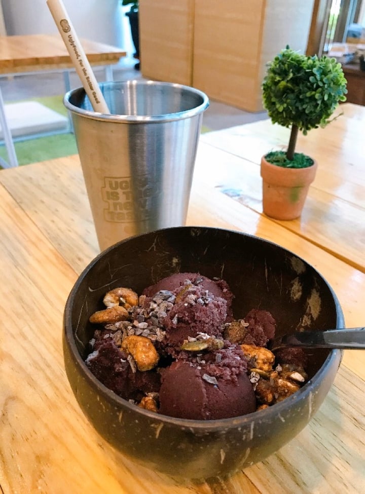 photo of UglyFood Acai Bowl shared by @dorysuperhappyfun on  08 Jan 2020 - review