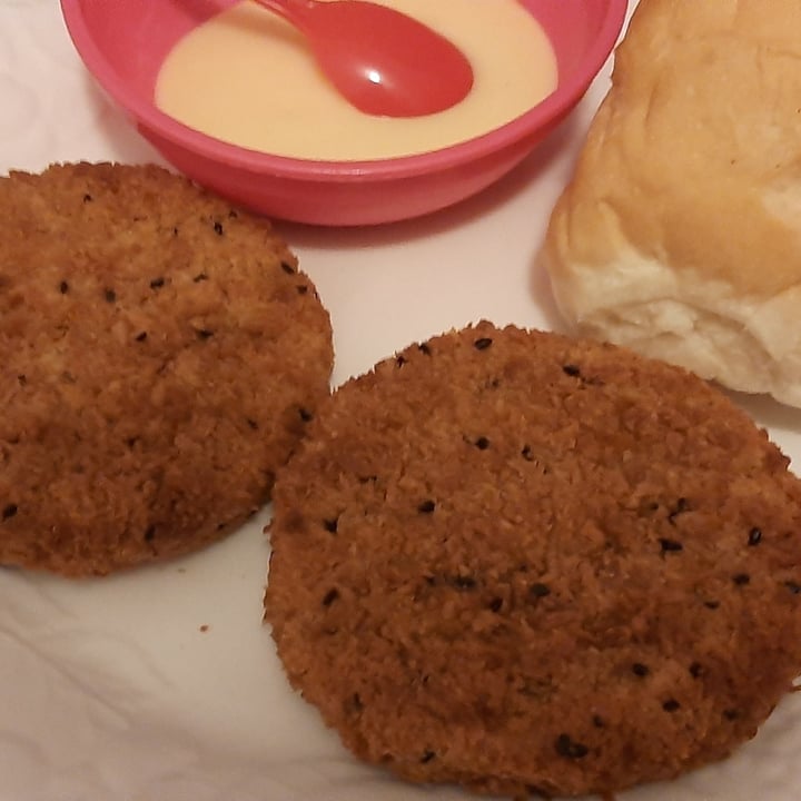 photo of Woolworths Food 2 Corn and Red Quinoa Risotto Cakes shared by @punkhippiesa on  05 Feb 2022 - review