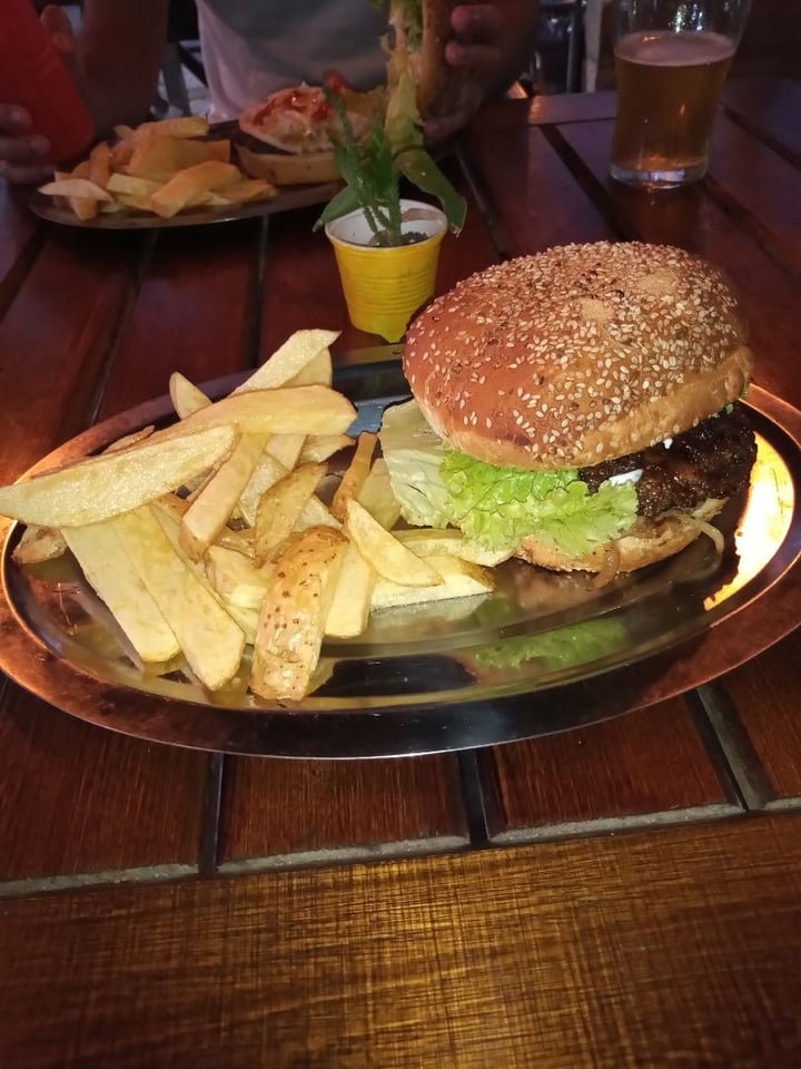 photo of New Custom Vegan Bar Hamburguesa New Custom shared by @soylatormenta on  29 Feb 2020 - review