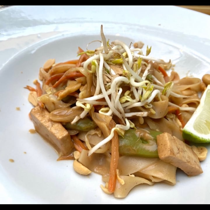 review photo of Sementis Vegan Pad Thai shared by @alecucinandoveg on 15 Apr 2022 - review