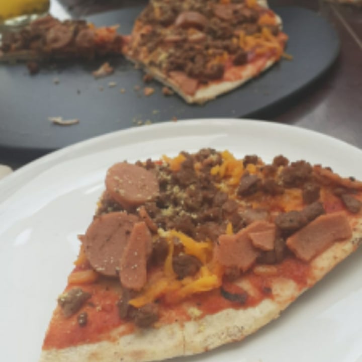 review photo of Herbívoro No-Meat Lover’s Pizza shared by @emiliocelis on 02 Aug 2021 - review