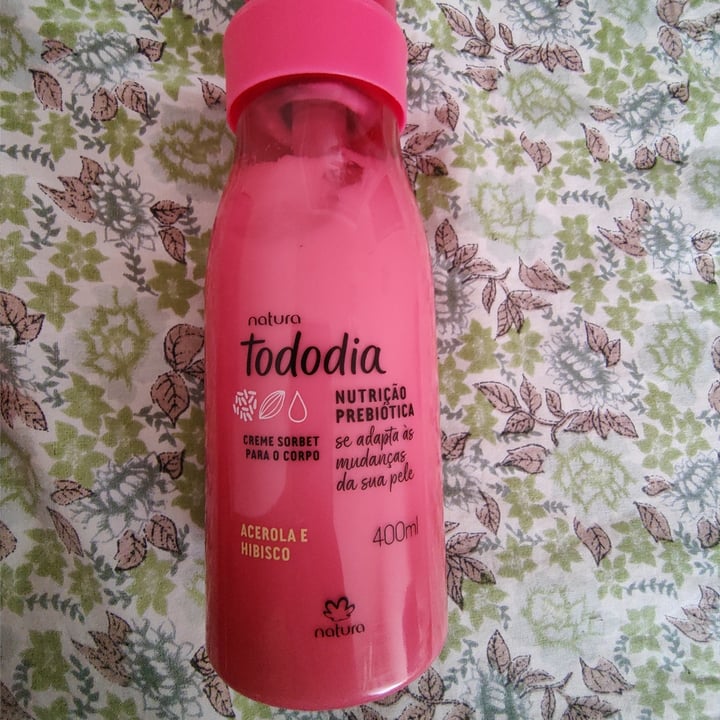 review photo of Natura hidratante acerola e hibisco shared by @cacazinha on 18 Oct 2022 - review