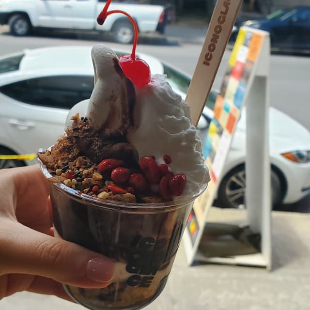 Photo of the dish “Sundae Vintage Retro Deluxe Supreme”