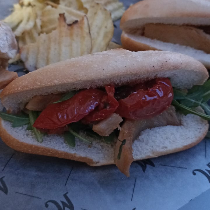 review photo of 100 Montaditos montadito Con Straccetti Di Pollo Vegetale Pomodorini Confit E Rucola shared by @vvalvvall on 11 May 2022 - review