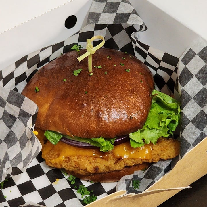 photo of Leopold's Tavern Kick'n Chick'n Burger shared by @naeemnedaee on  17 Dec 2022 - review