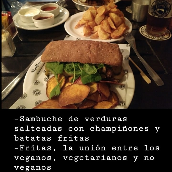 photo of Berlina Ballester Sandwich de verduras asadas y batatas fritas shared by @malditovegano on  29 May 2020 - review