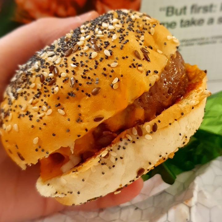 photo of Williamsburg Burger Bar Beyond Cheese shared by @soyvelen on  21 Oct 2021 - review