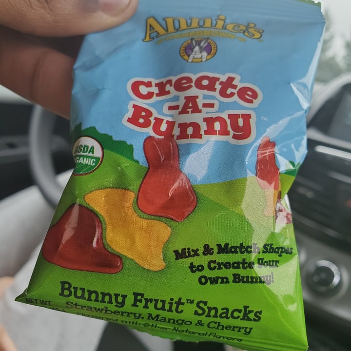 photo of Annie’s Fruit snacks create a bunny shared by @vegangirl1999 on  05 Jan 2022 - review
