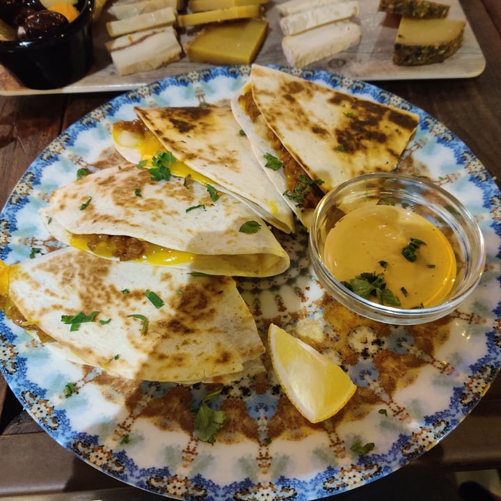 photo of Amarre Marina - Vegan food & Drinks Chick quesadillas shared by @katerinapap on  06 Oct 2022 - review