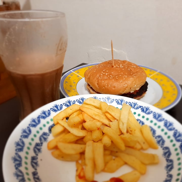 photo of Ocaña comida vegetariana Hamburguesa Con Papas shared by @fernanda27 on  31 Oct 2020 - review