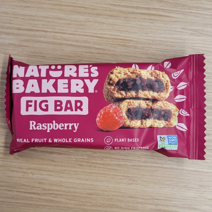 photo of Nature's Bakery raspberry fig bar shared by @yourfriendjen on  14 Dec 2022 - review