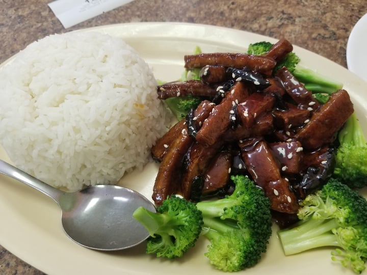 review photo of Pho Vegan Asian Cuisine Vegan fish with rice and broccoli shared by @hanaherbivore on 11 Dec 2018 - review